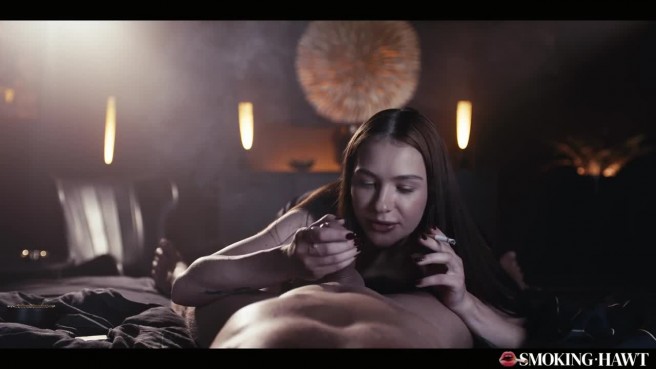 Настоящий фетиш на курящих девушек